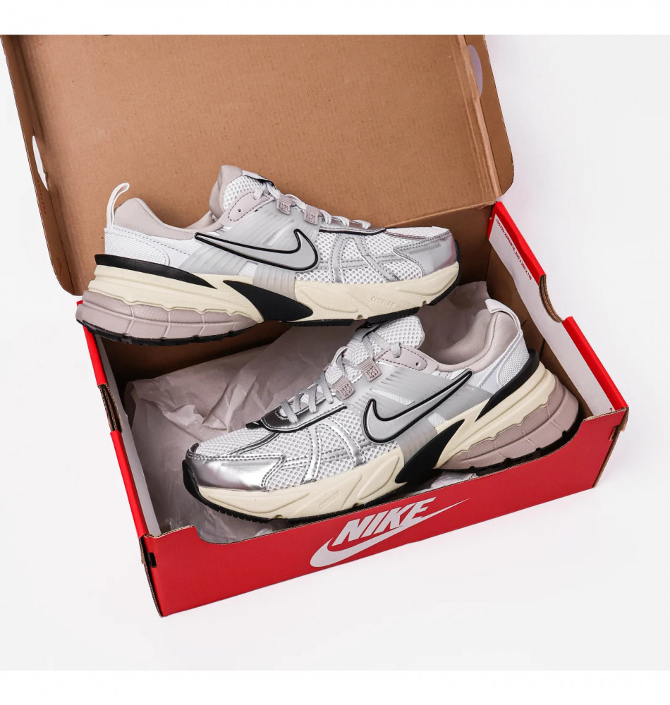 Чоловічі кросівки Nike V2K Run FD0736-100_image_4