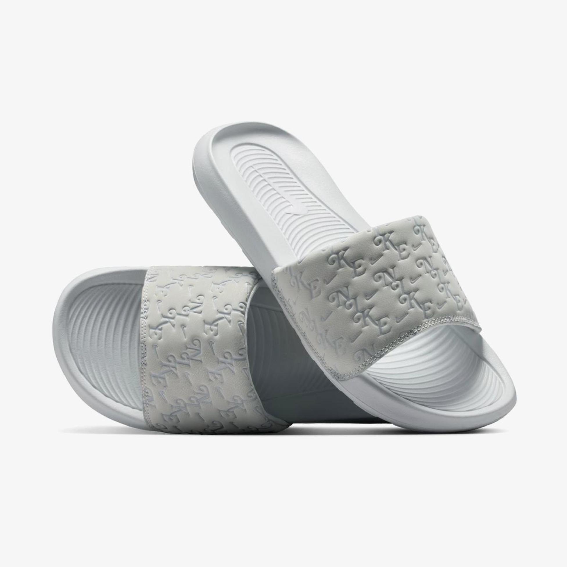 Жіночі шльопанці NIKE W VICTORI ONE SLIDE PRINT HQ7022-011