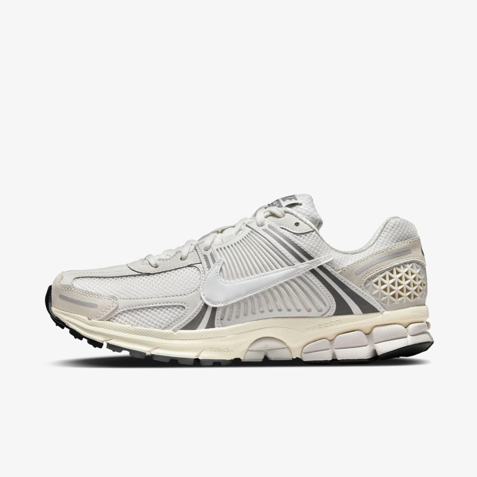 Чоловічі кросівки NIKE ZOOM VOMERO 5 HF0731-007