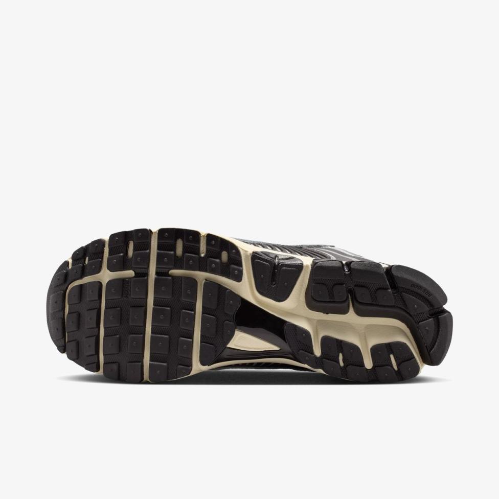 Чоловічі кросівки NIKE ZOOM VOMERO 5 IM3486-003