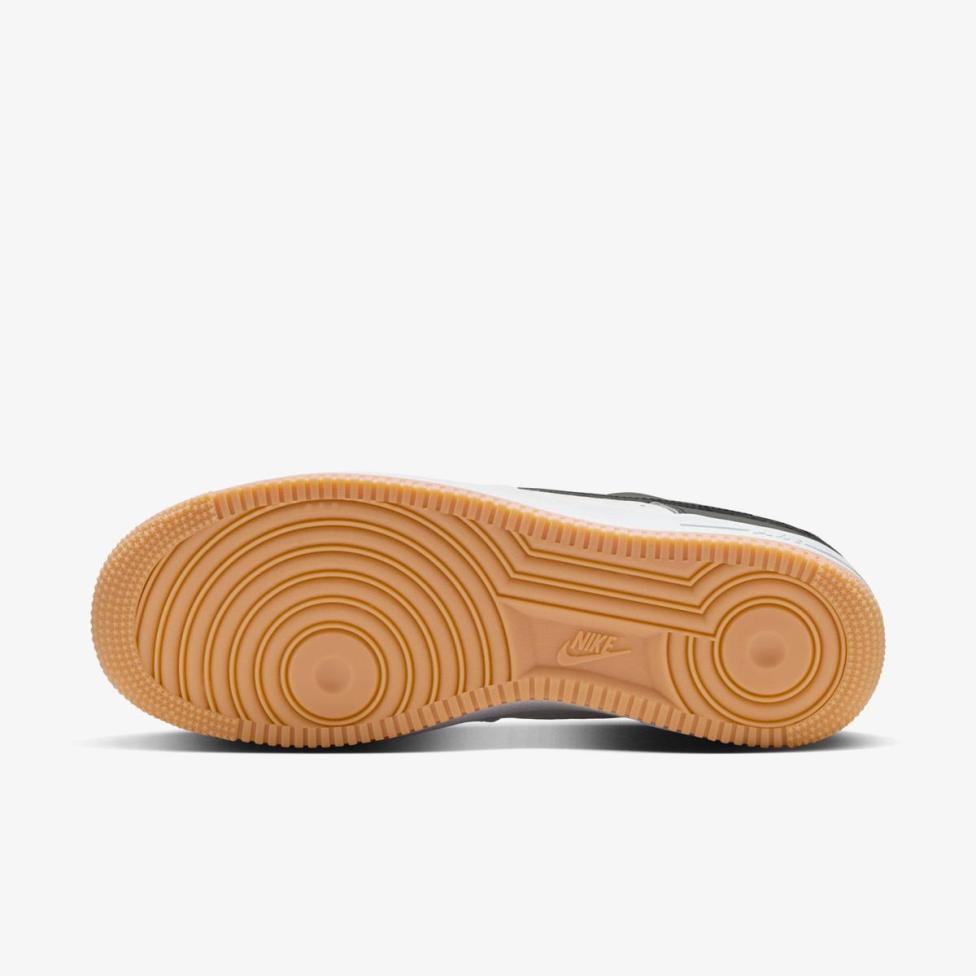 Чоловічі кросівки NIKE AIR FORCE 1 07 LV8 IB6847-100