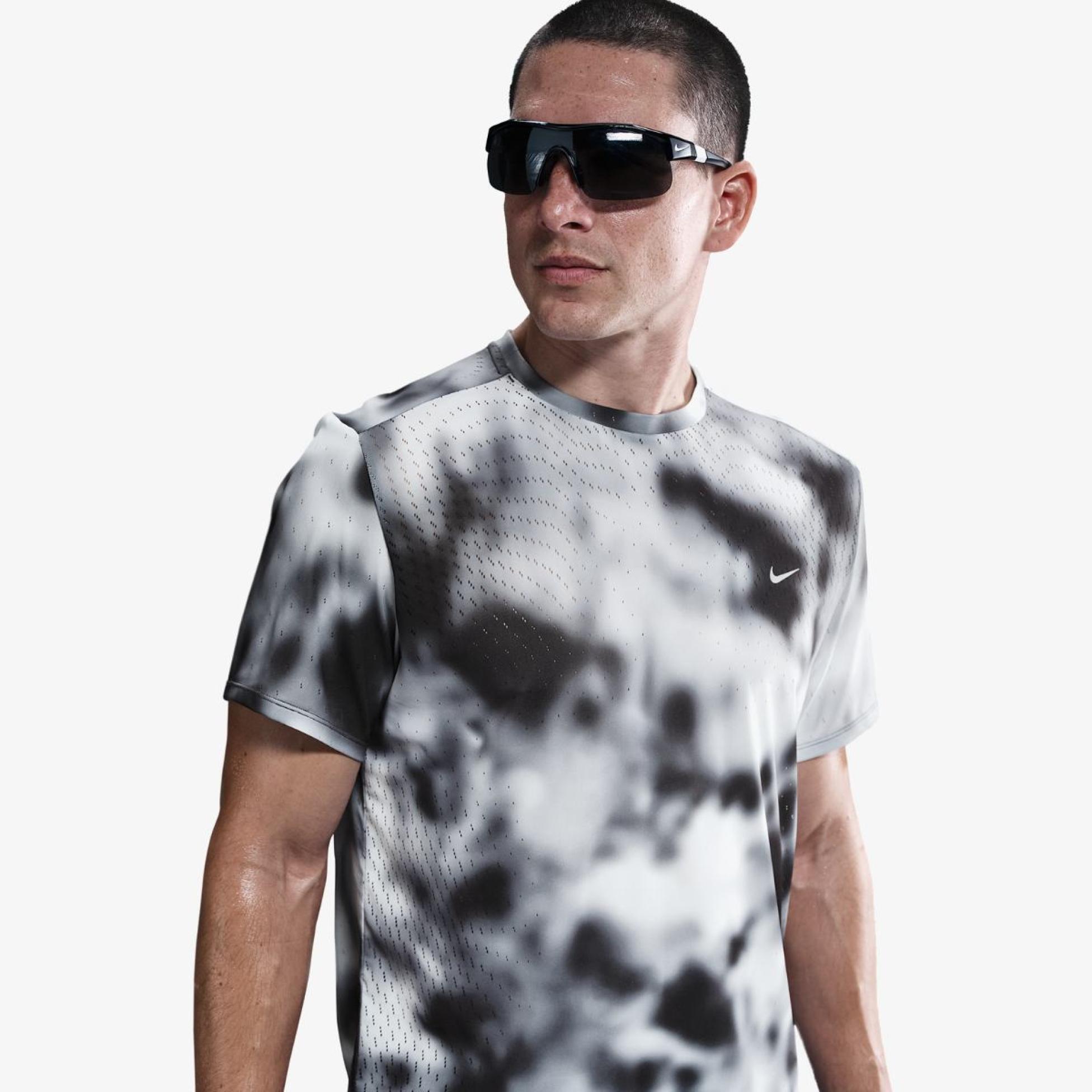 Чоловіча футболка NIKE M NK DFADV RD BREATHE SS TOP HJ4148-010